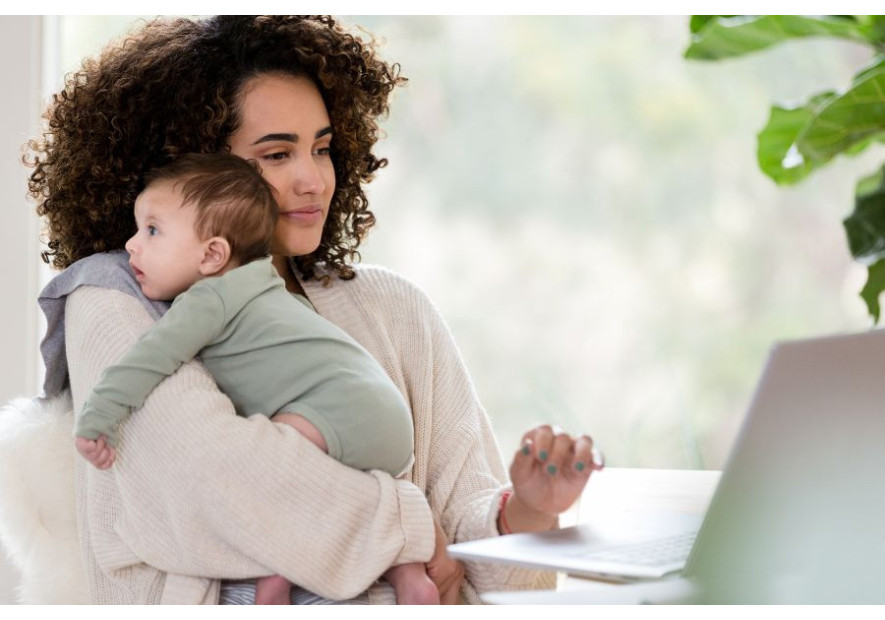 La Reprise du Travail Après Bébé : Naviguer entre Couches et Réunions avec légèreté